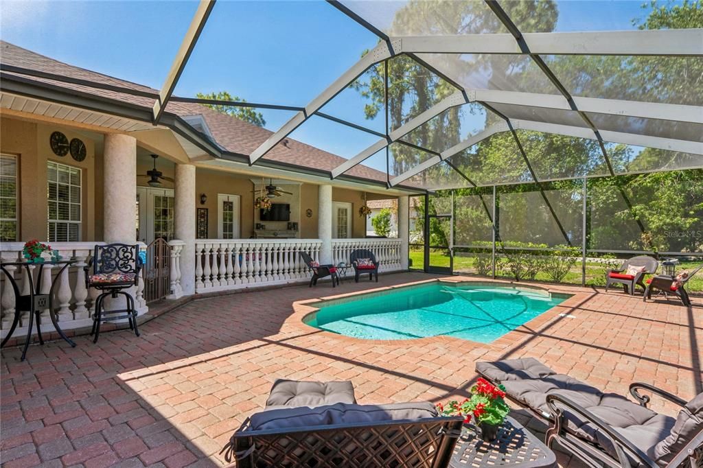 Activo con contrato: $675,000 (4 camas, 3 baños, 3008 Pies cuadrados)