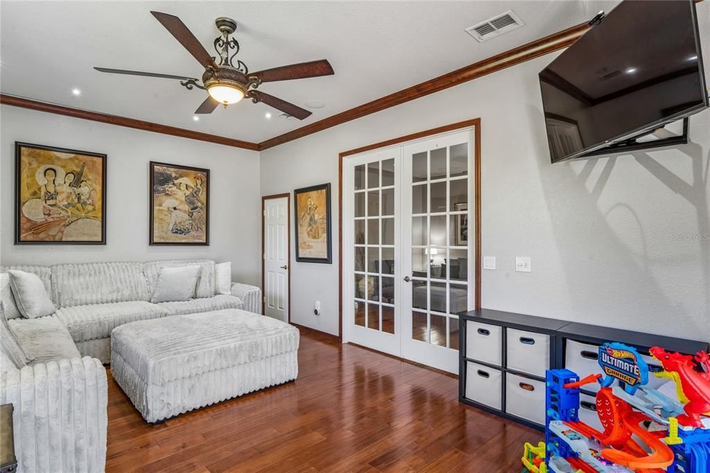 Activo con contrato: $675,000 (4 camas, 3 baños, 3008 Pies cuadrados)