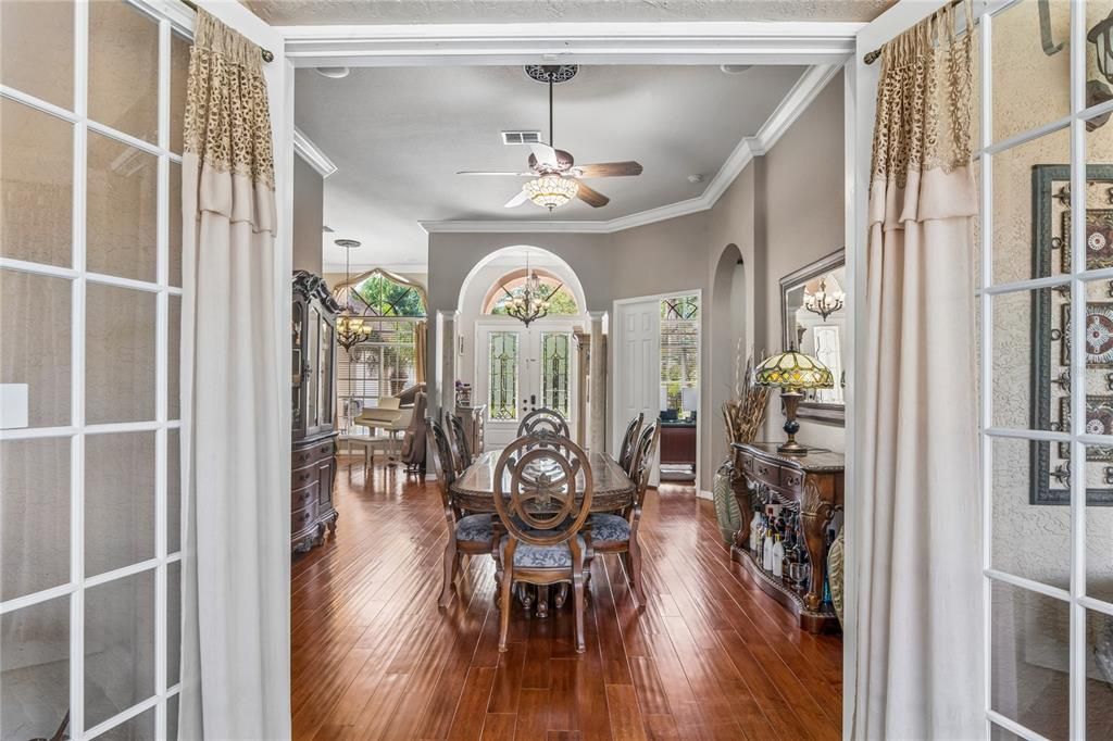 Activo con contrato: $675,000 (4 camas, 3 baños, 3008 Pies cuadrados)