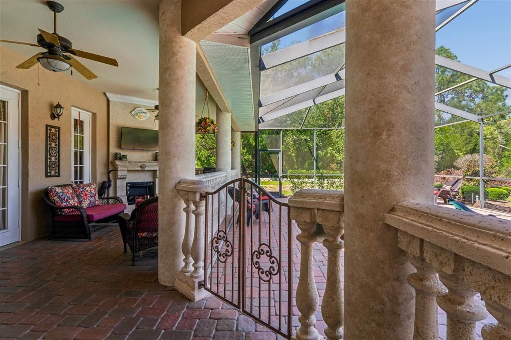 Activo con contrato: $675,000 (4 camas, 3 baños, 3008 Pies cuadrados)