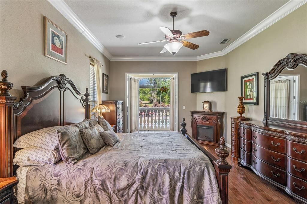 Activo con contrato: $675,000 (4 camas, 3 baños, 3008 Pies cuadrados)