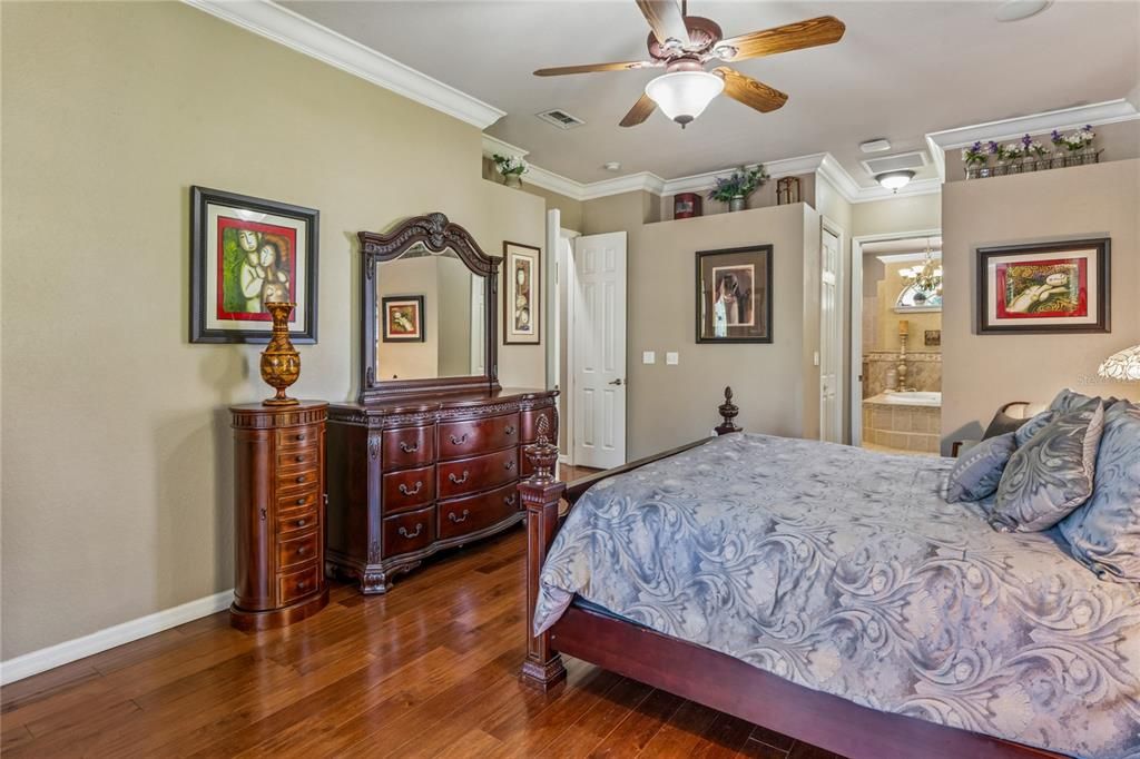Activo con contrato: $675,000 (4 camas, 3 baños, 3008 Pies cuadrados)