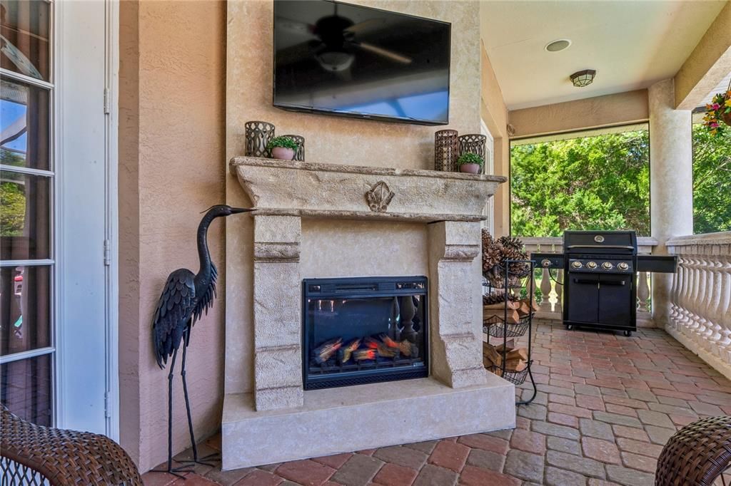 Activo con contrato: $675,000 (4 camas, 3 baños, 3008 Pies cuadrados)