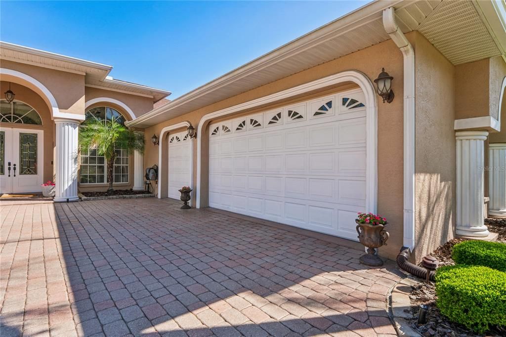 Activo con contrato: $675,000 (4 camas, 3 baños, 3008 Pies cuadrados)