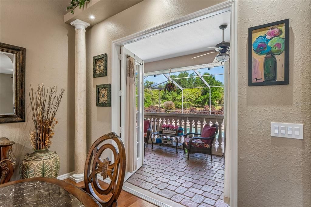 Activo con contrato: $675,000 (4 camas, 3 baños, 3008 Pies cuadrados)