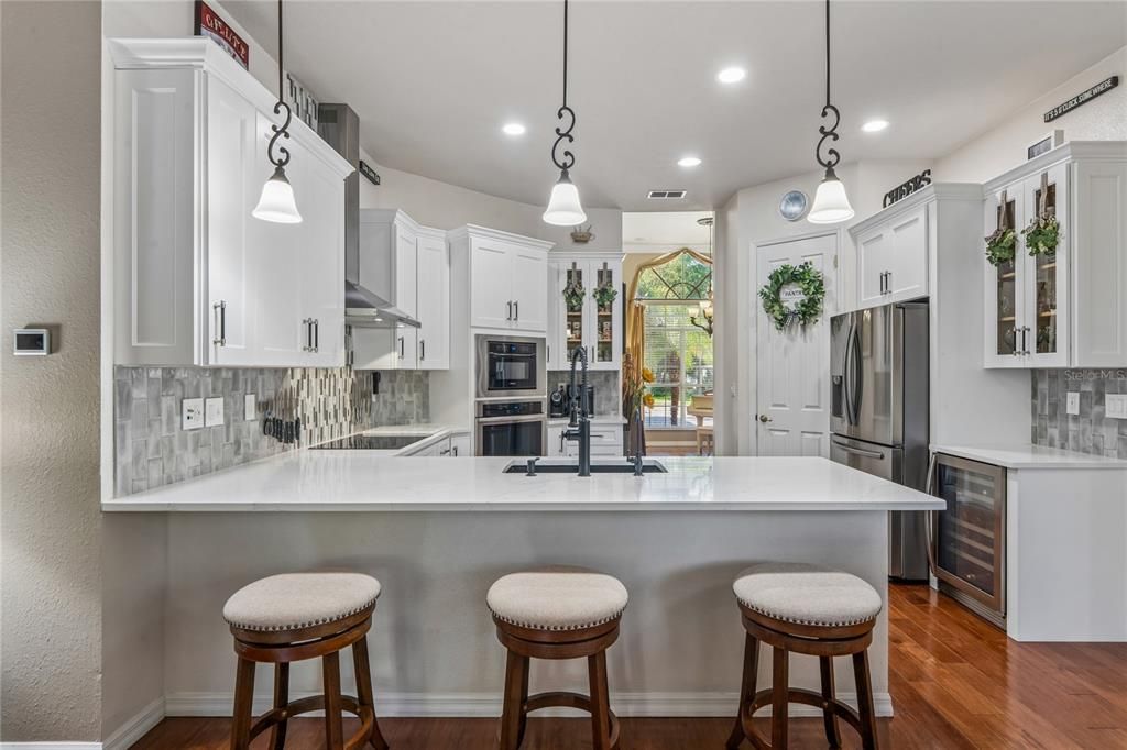 Activo con contrato: $675,000 (4 camas, 3 baños, 3008 Pies cuadrados)