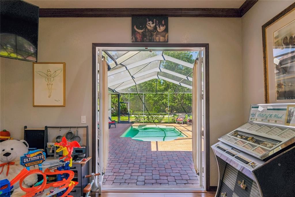 Activo con contrato: $675,000 (4 camas, 3 baños, 3008 Pies cuadrados)