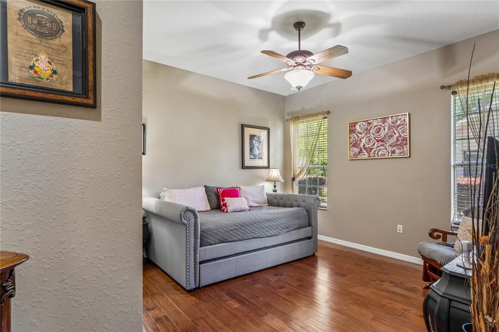 Activo con contrato: $675,000 (4 camas, 3 baños, 3008 Pies cuadrados)