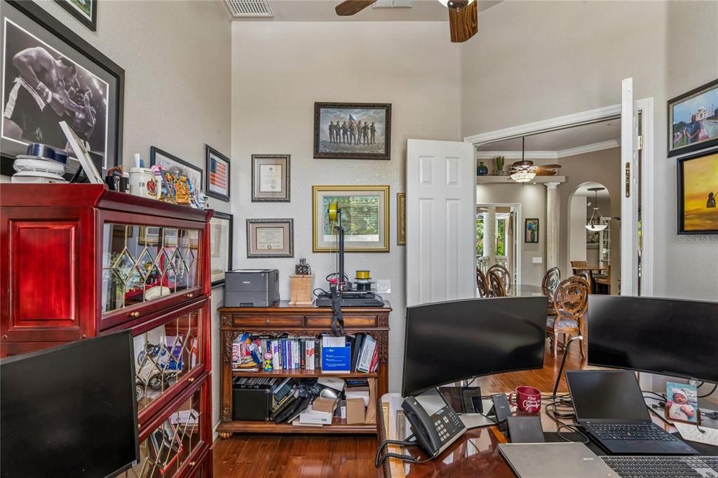 Activo con contrato: $675,000 (4 camas, 3 baños, 3008 Pies cuadrados)