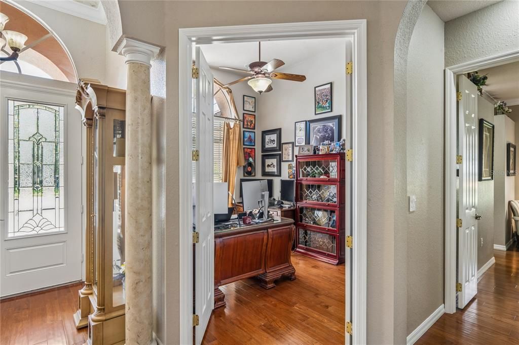 Activo con contrato: $675,000 (4 camas, 3 baños, 3008 Pies cuadrados)