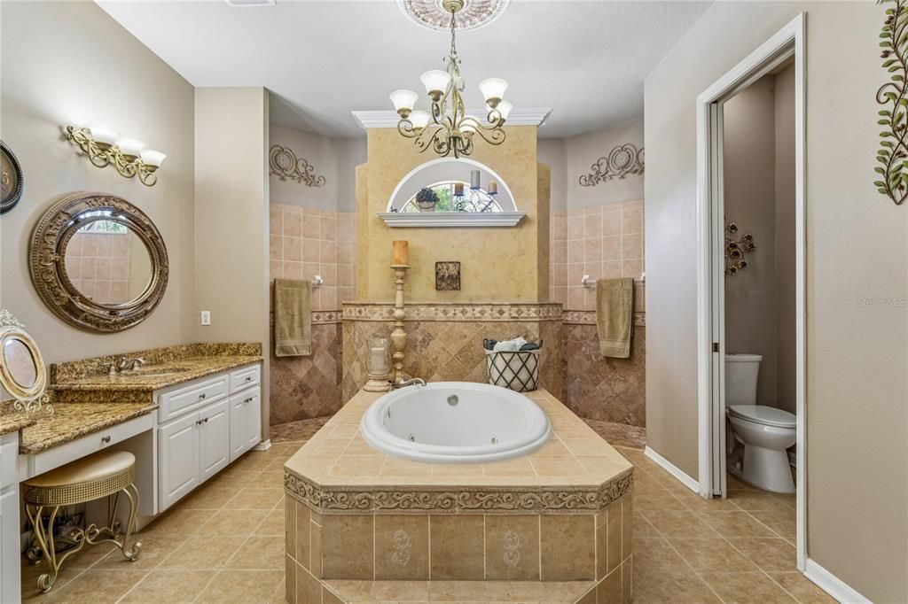 Activo con contrato: $675,000 (4 camas, 3 baños, 3008 Pies cuadrados)