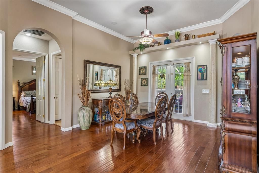 Activo con contrato: $675,000 (4 camas, 3 baños, 3008 Pies cuadrados)