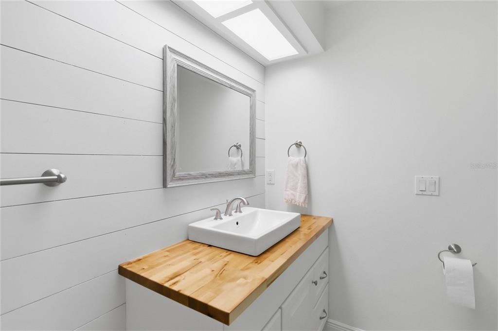 For Sale: $579,900 (4 beds, 2 baths, 1914 Square Feet)