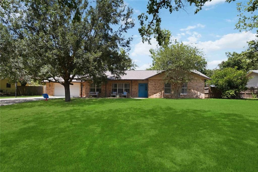 For Sale: $579,900 (4 beds, 2 baths, 1914 Square Feet)
