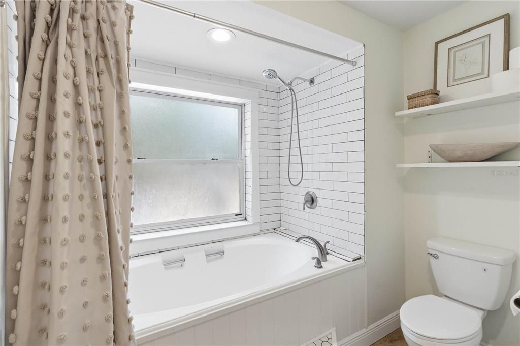 For Sale: $579,900 (4 beds, 2 baths, 1914 Square Feet)