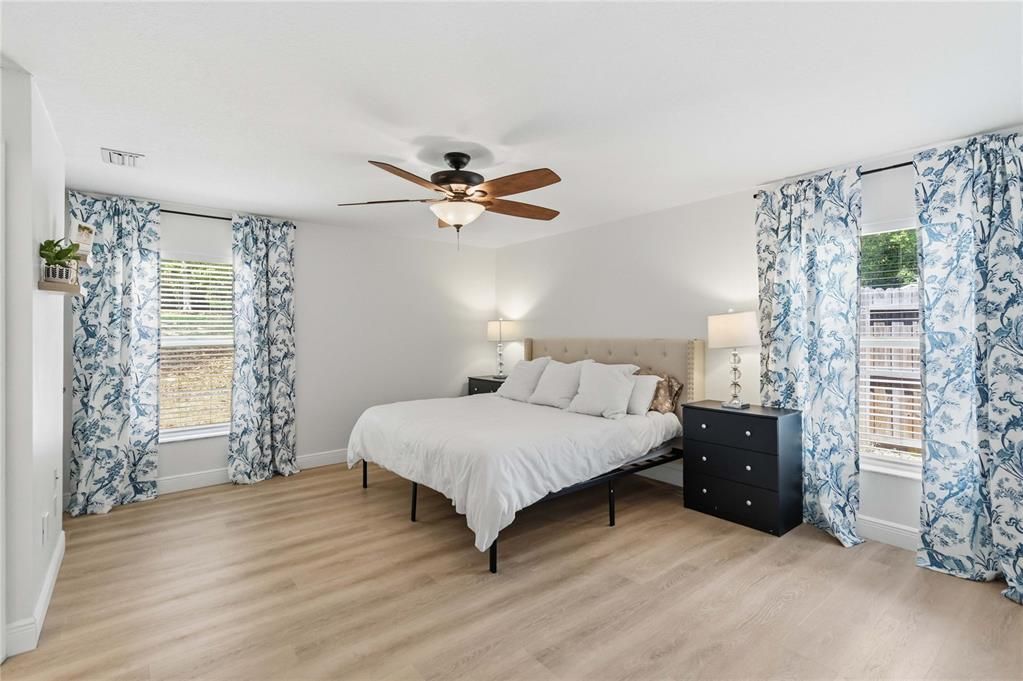 For Sale: $579,900 (4 beds, 2 baths, 1914 Square Feet)