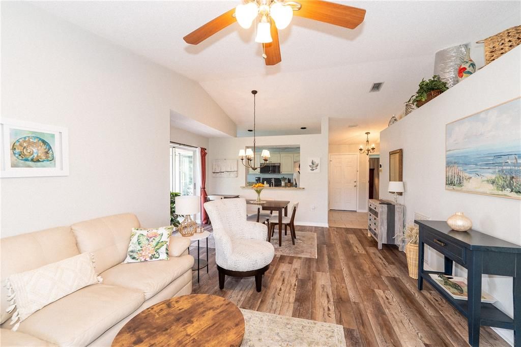Active With Contract: $1,695 (2 beds, 2 baths, 1099 Square Feet)