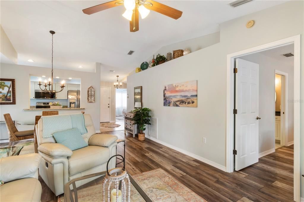 Active With Contract: $1,695 (2 beds, 2 baths, 1099 Square Feet)