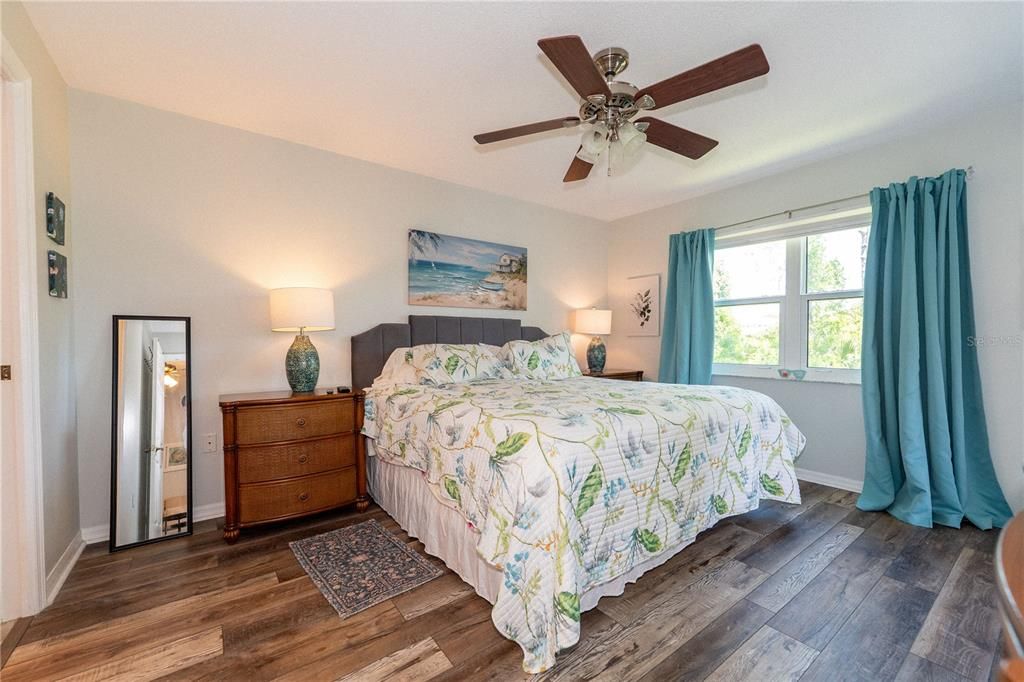 Active With Contract: $1,695 (2 beds, 2 baths, 1099 Square Feet)