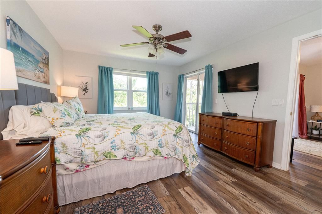 Active With Contract: $1,695 (2 beds, 2 baths, 1099 Square Feet)
