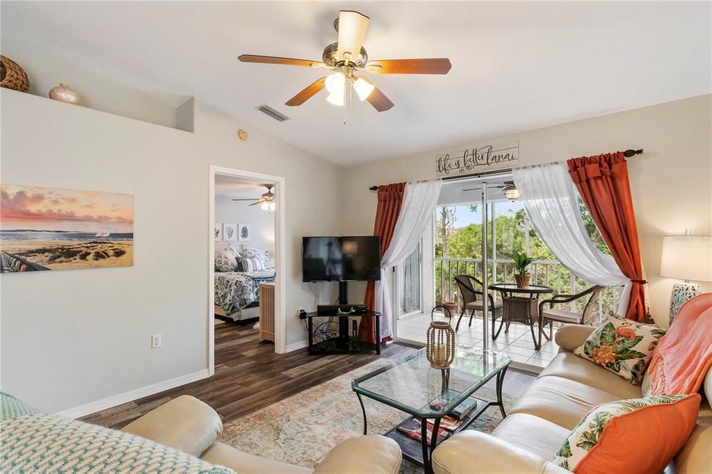 Active With Contract: $1,695 (2 beds, 2 baths, 1099 Square Feet)
