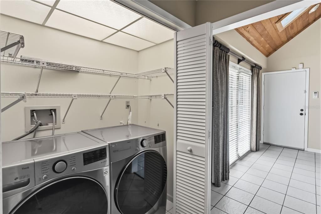 На продажу: $480,000 (3 спален, 2 ванн, 1909 Квадратных фут)