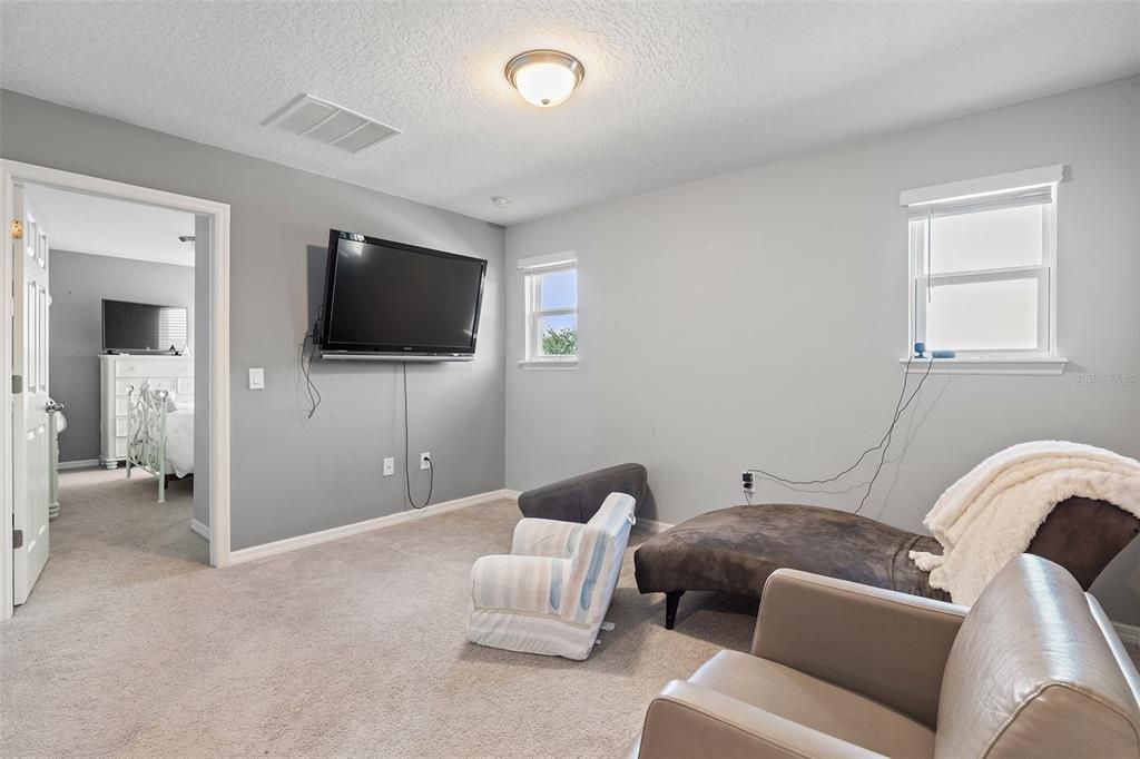For Sale: $599,900 (5 beds, 3 baths, 3300 Square Feet)