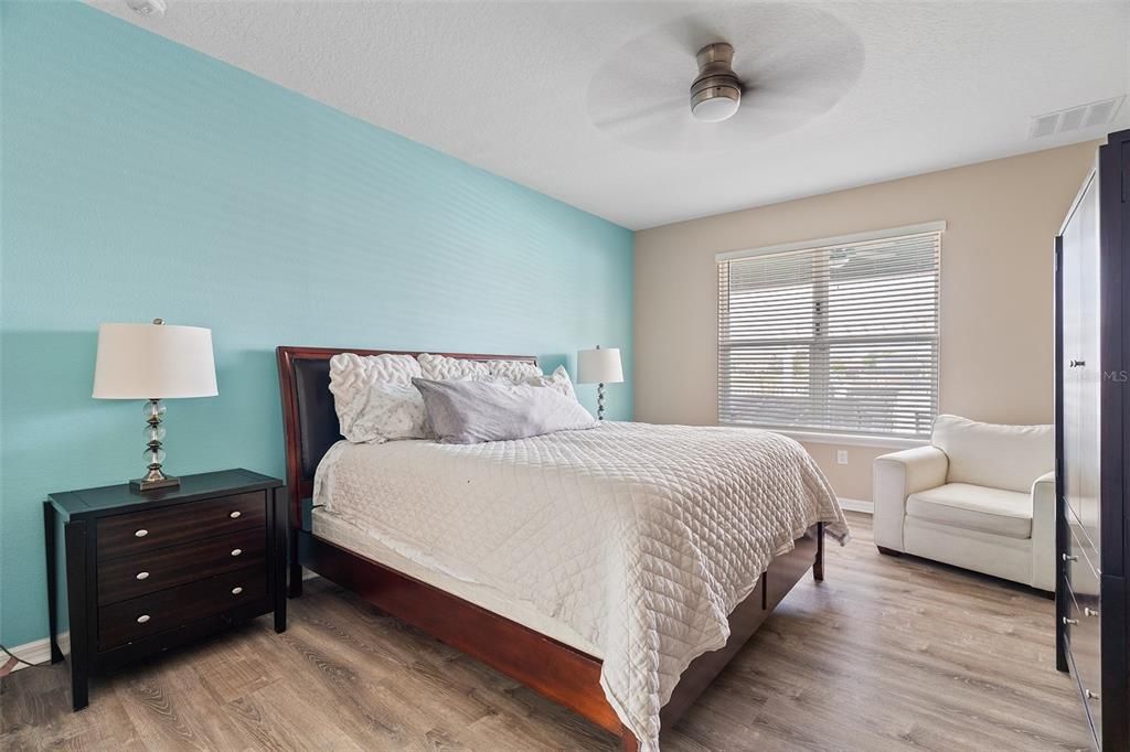 For Sale: $599,900 (5 beds, 3 baths, 3300 Square Feet)