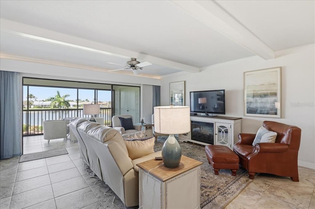 For Rent: $2,500 (2 beds, 2 baths, 1398 Square Feet)