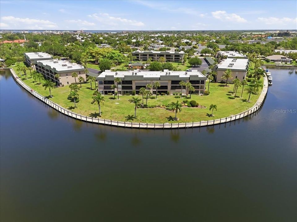 For Rent: $2,500 (2 beds, 2 baths, 1398 Square Feet)