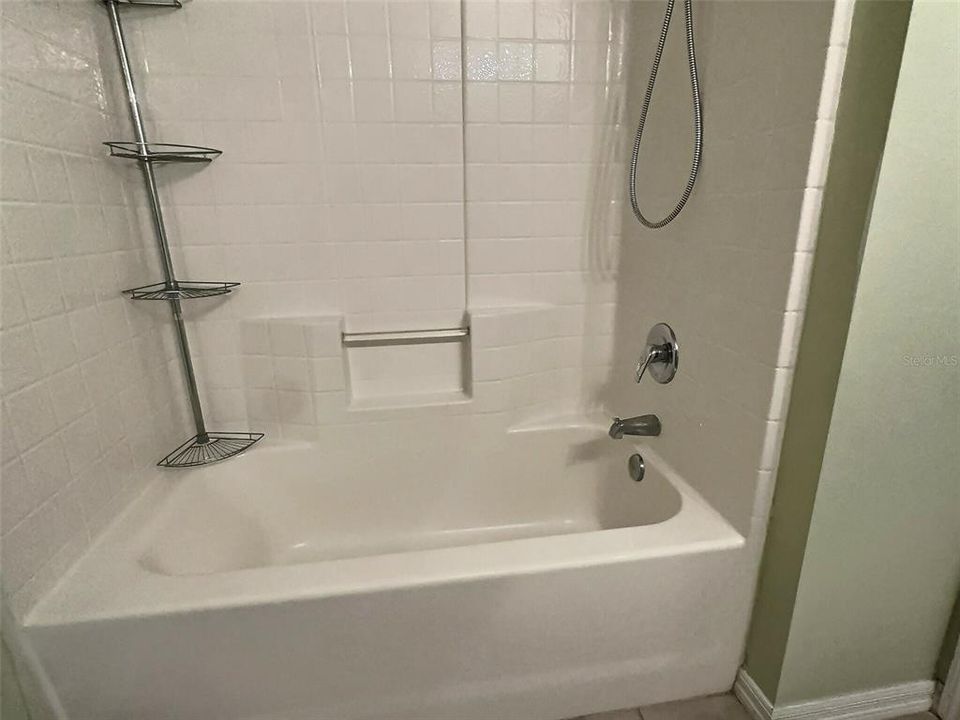 For Sale: $200,000 (2 beds, 2 baths, 1298 Square Feet)