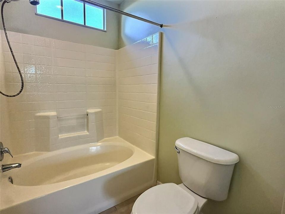 For Sale: $200,000 (2 beds, 2 baths, 1298 Square Feet)