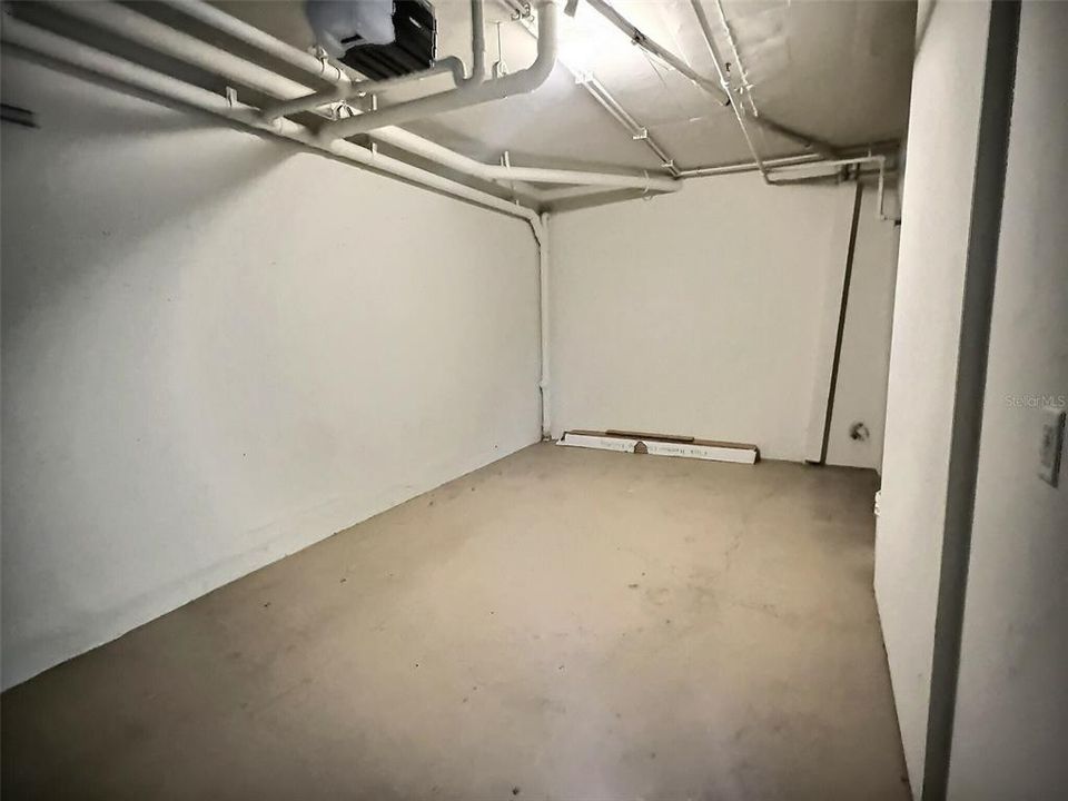 For Sale: $200,000 (2 beds, 2 baths, 1298 Square Feet)