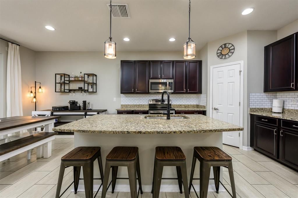 Active With Contract: $459,900 (4 beds, 2 baths, 2297 Square Feet)