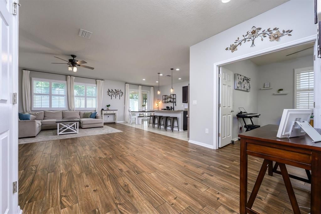 Active With Contract: $459,900 (4 beds, 2 baths, 2297 Square Feet)