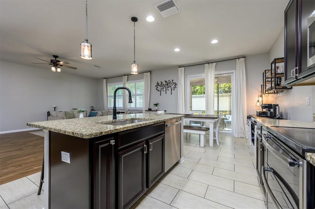 Active With Contract: $459,900 (4 beds, 2 baths, 2297 Square Feet)