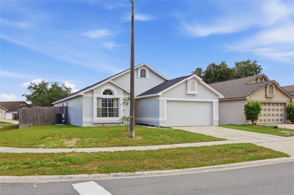 Active With Contract: $329,990 (3 beds, 2 baths, 1502 Square Feet)