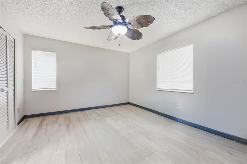 Active With Contract: $329,990 (3 beds, 2 baths, 1502 Square Feet)