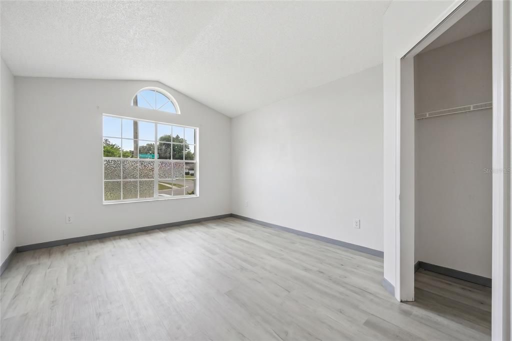 Active With Contract: $329,990 (3 beds, 2 baths, 1502 Square Feet)