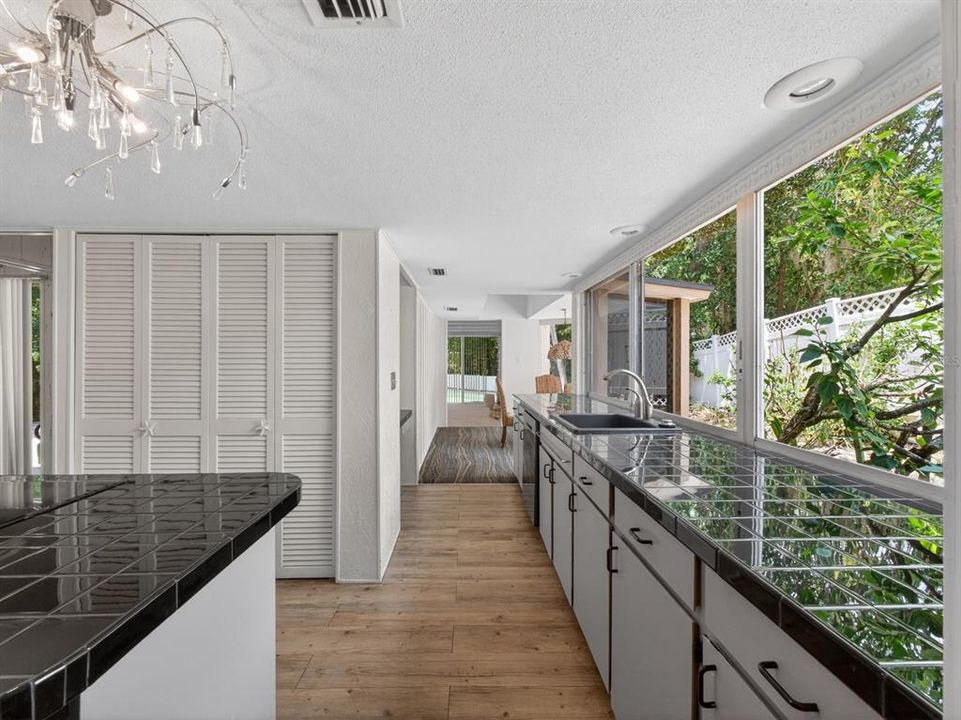 En Venta: $899,000 (5 camas, 3 baños, 3138 Pies cuadrados)