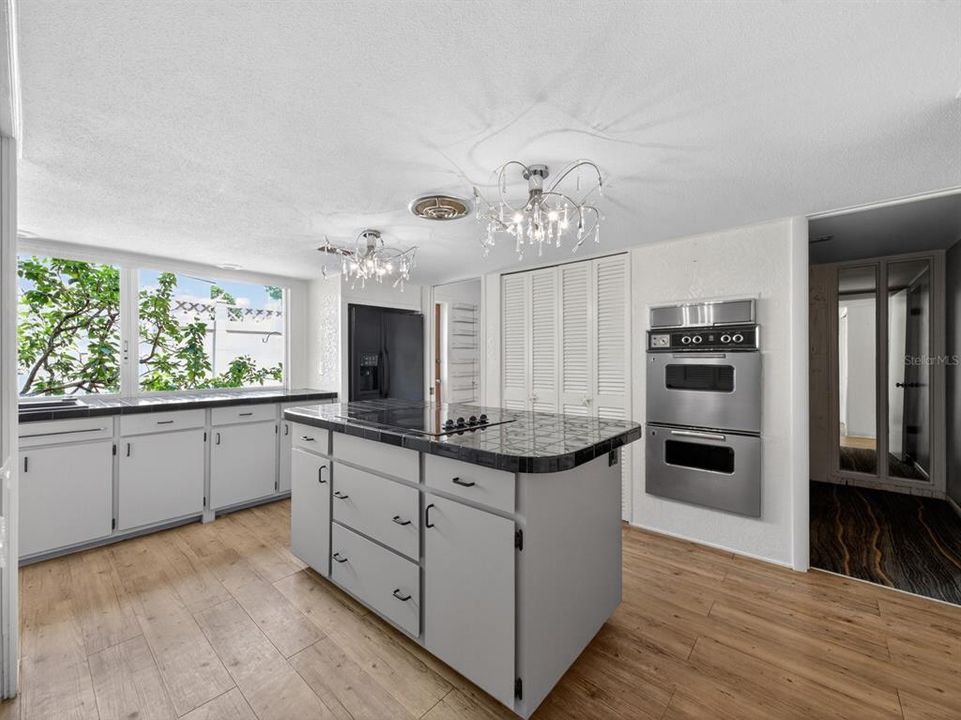 En Venta: $899,000 (5 camas, 3 baños, 3138 Pies cuadrados)