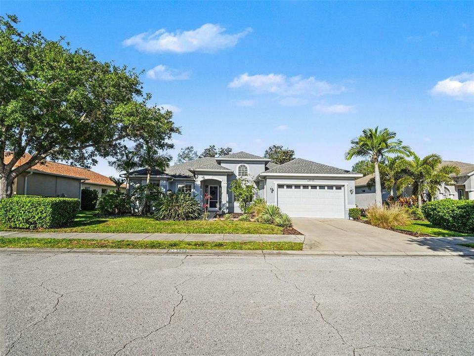 For Sale: $685,000 (4 beds, 3 baths, 2578 Square Feet)
