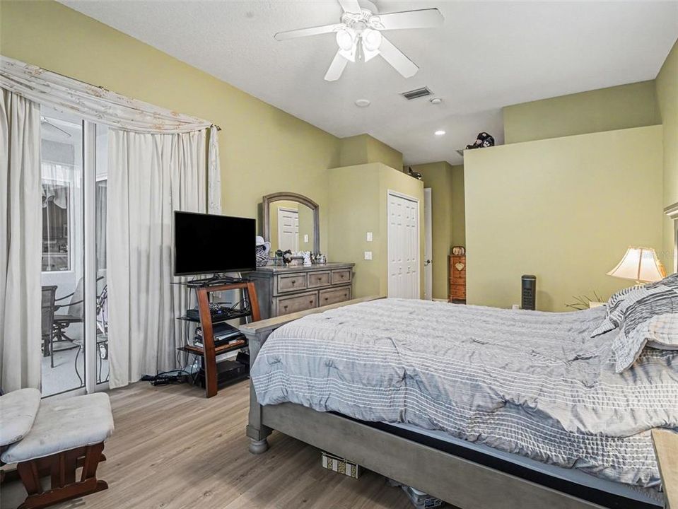 For Sale: $685,000 (4 beds, 3 baths, 2578 Square Feet)