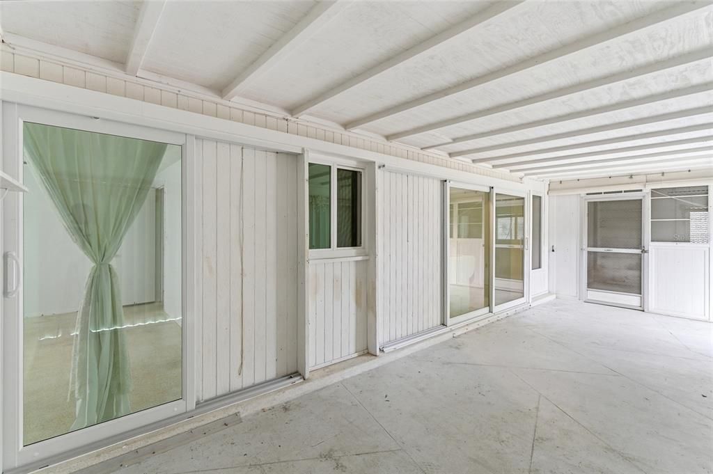 Active With Contract: $214,900 (2 beds, 2 baths, 1048 Square Feet)