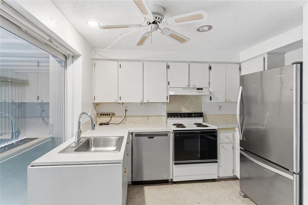 Active With Contract: $214,900 (2 beds, 2 baths, 1048 Square Feet)