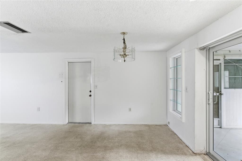 Active With Contract: $214,900 (2 beds, 2 baths, 1048 Square Feet)