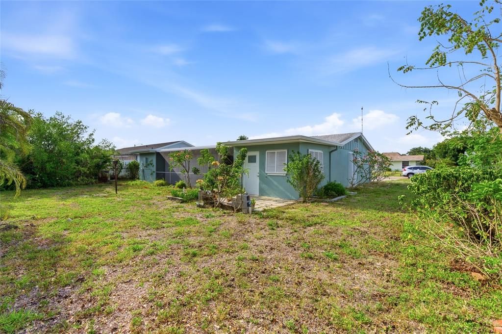 Active With Contract: $214,900 (2 beds, 2 baths, 1048 Square Feet)