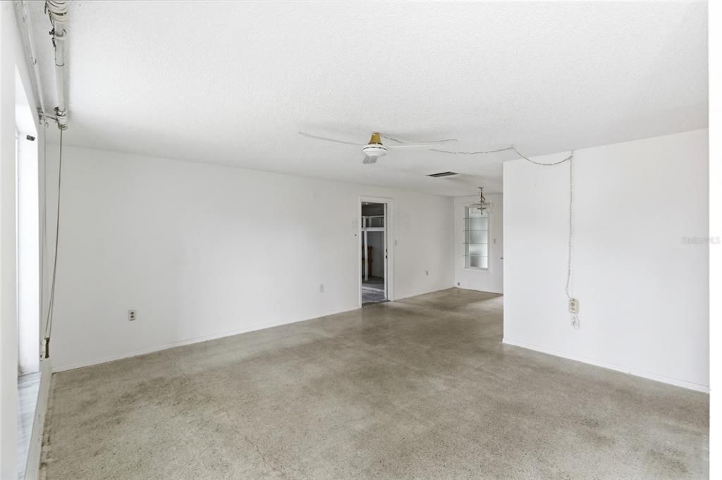 Active With Contract: $214,900 (2 beds, 2 baths, 1048 Square Feet)