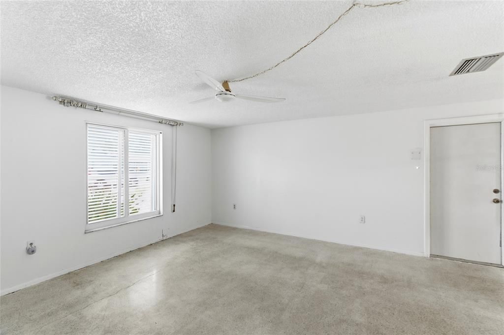 Active With Contract: $214,900 (2 beds, 2 baths, 1048 Square Feet)