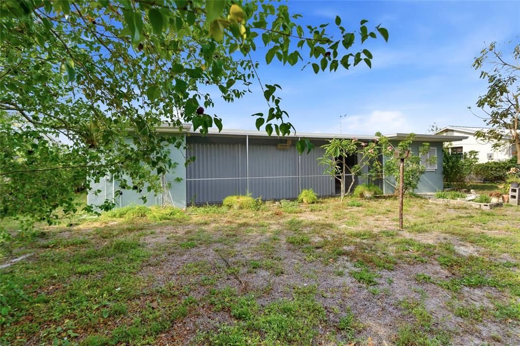 Active With Contract: $214,900 (2 beds, 2 baths, 1048 Square Feet)
